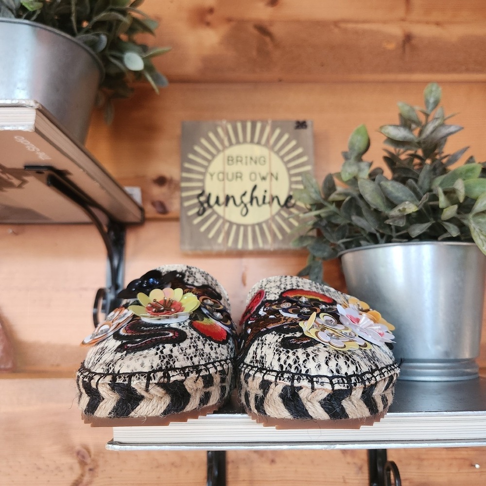 Bill Blass Anthropologie Sutton Espadrille Flats Snake Bead Floral Boho Art 7.5 - Picture 7 of 12